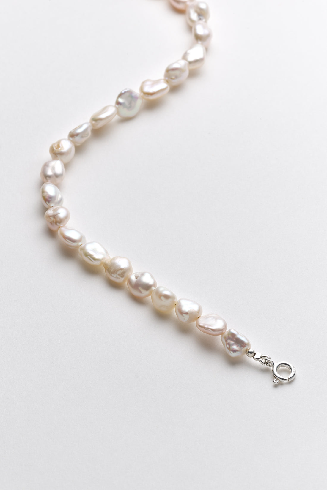 Collana a due storie