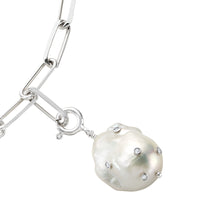 Pearl pendant with set Zircons