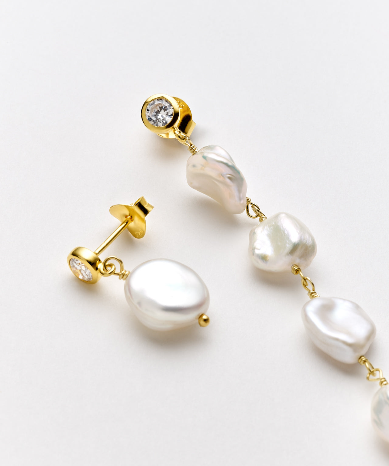 Ilenia Mismatched Pearl Earrings