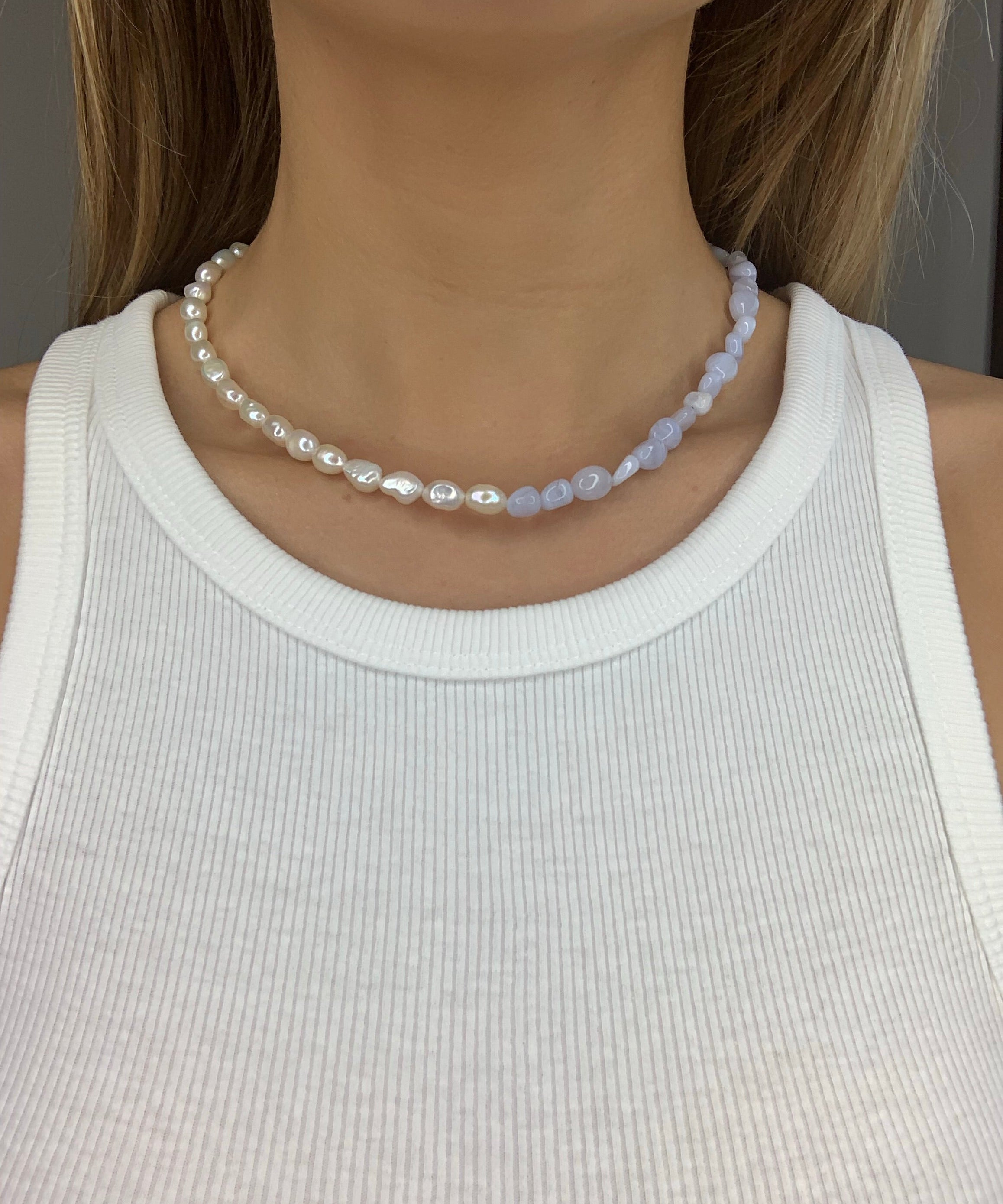 Collana a due storie
