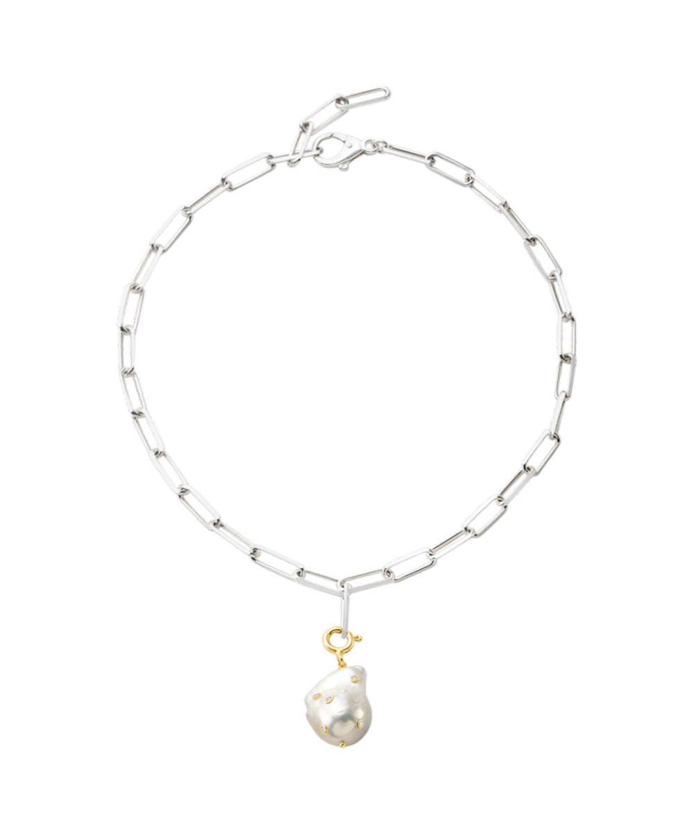 Pearl pendant with set Zircons
